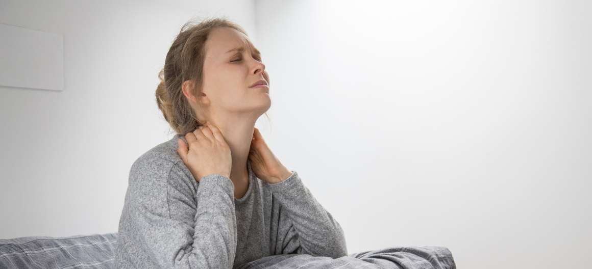 Lindra symptomen på torr hals