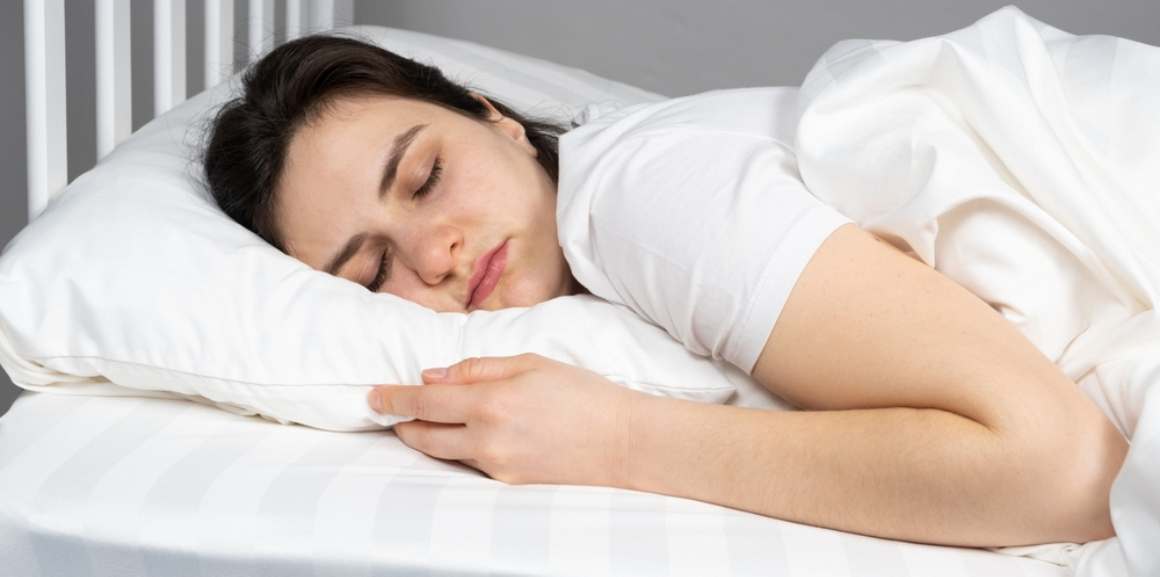 Tips för att lindra obehag när du sover på magen