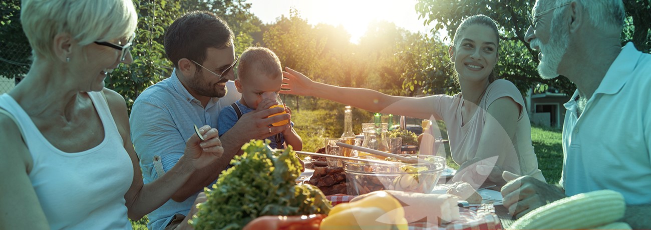 familjemiddag i naturen