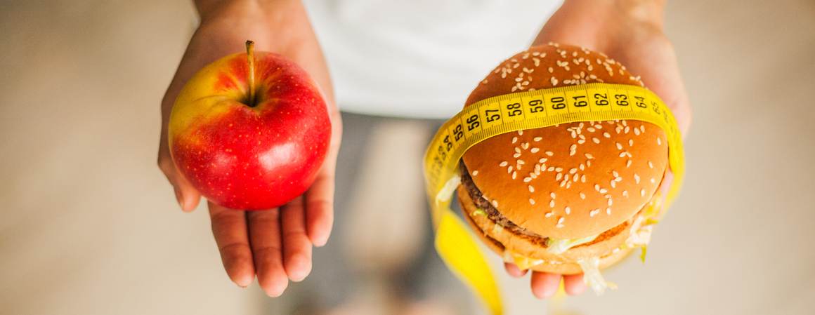 Topp 20 fettförbrännande livsmedel som hjälper dig att gå ner i vikt och bränna fett snabbt. 