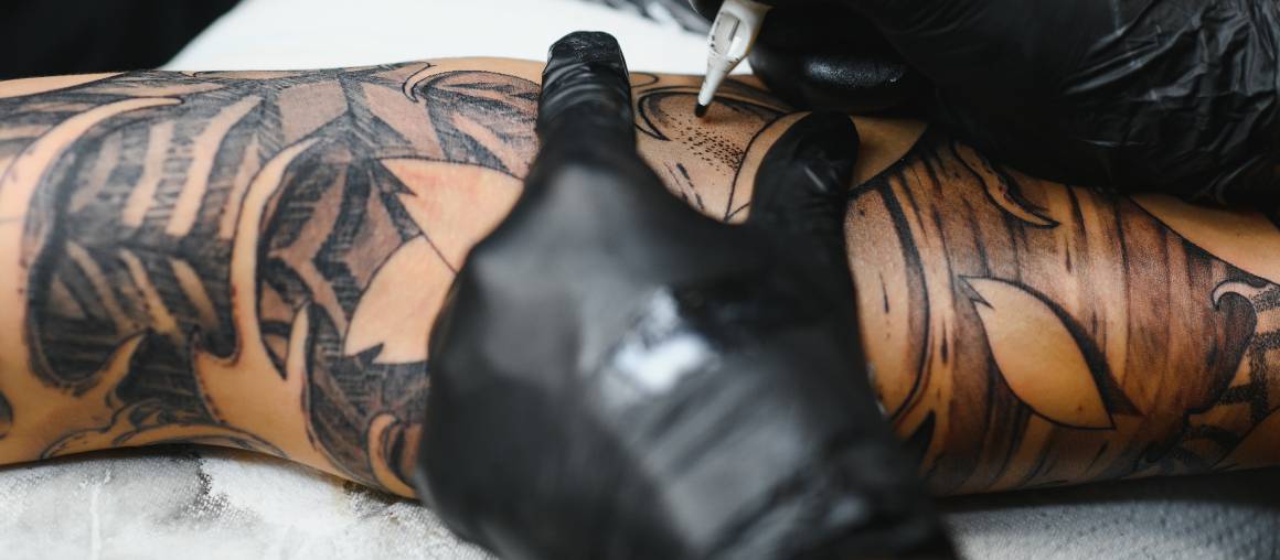 Minskar smärtan om du använder CBD-olja innan du tatuerar dig?