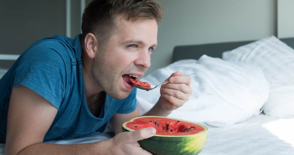 Gå ner i vikt och bränn fett med dessa snacks och livsmedel vid läggdags