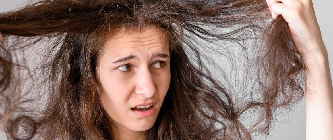 Hur man återfuktar torrt hår: Tips för att återfukta ditt hår idag.